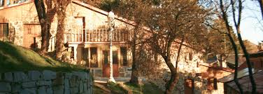 Los mejores alojamientos para disfrutar del turismo rural con niños, amigos o pareja. Los Castanos Casa Rural En Cercedilla Madrid