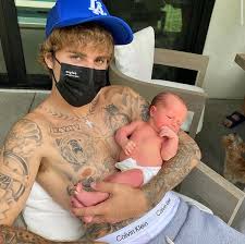 Starul în vârstă de 21 de ani este de asemenea și una dintre cele mai controversate persoane din lume. Justin Bieber DÄƒ De InÈ›eles Fanilor CÄƒ IÈ™i DoreÈ™te Un Copil ReÈ›ete È™i Vedete