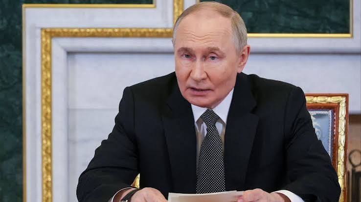 Putin tacha de "tontería" que planee atacar a un país de la OTAN