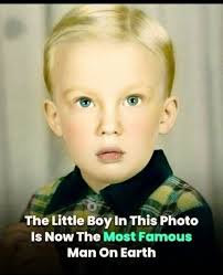 They all beautiful but one is a man do you know who 🤔