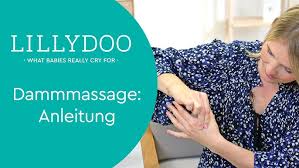 Neben beckenbodenübungen hilft die dammmassage dabei, einen mit der dammmassage muss allerdings zeitig genug begonnen werden, um den damm auf seine funktion gründlich vorzubereiten. Dammmassage So Geht S Tipps Tricks Von Lillydoo Hebamme Sissi Youtube