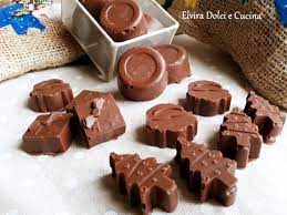 Sia che sia inverno o estate, festa o no questi cioccolatini sono una goduria per il palato. Cioccolatini Fatti In Casa Con Solo 2 Ingredienti Ricetta Facile