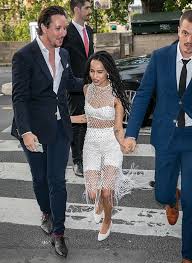 Kravitz's parents are musician and actor lenny kravitz and actress lisa bonet. Zoe Kravitz Trug Radlerhosen Zur Hochzeit Glamour