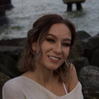 Claudia Napier's Instagram, Twitter & Facebook