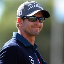 Adam Scott grabs share of Australian Masters lead