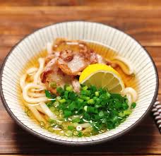 夜食やお酒の〆に！さっぱり温かうどんレシピ！この時季美味しい、温まるうどんレシピ3品！ | ゆうき酒場