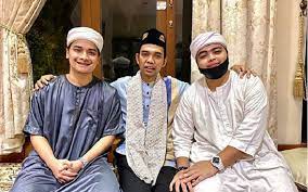 Innalillahi wa innailaihi rojiun, telah wafat ustad arifin ilham baru saja. Baru Saja Alvin Faiz Bercerai Putra Kedua Almarhum Ustad Arifin Ilham Segera Nikah Muda Pikiran Rakyat Tasikmalaya