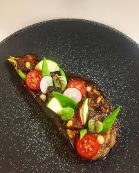 Aubergine Caramelisee Au Miso Et Ses Jeunes Legumes A Retrouver Ce Midi Au Restaurant Camelia Du Recettes De Cuisine Plat Gastronomique Cuisine Gastronomique