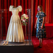 Maybe you would like to learn more about one of these? Prinzessin Beatrice Ein Letzter Blick Auf Ihr Hochzeitskleid Gala De