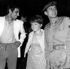 Ma ecco la sorpresa finale: Gianni Morandi Eta Altezza Peso Prima Seconda Moglie Figli Vita Privata