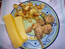 Preparare la polenta con la farina e l'acqua, seguendo le istruzioni per l'uso. Coniglio Arrosto Con Polenta E Patate Al Forno Mangiamo Con Aldo S Blog