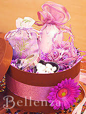 This isn't the most commonly done courtesy at weddings however it can be very helpful to those guests that are out of town and have never been to the area before. The 5 Minute Bridal Gift Basket Idea For Welcoming Guests Creative And Fun Wedding Ideas Made Simple