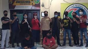 Kendaraan toyota hiace yang bernomor polisi ad 1073 kf membawa rombongan anggota dewan kecelakaan di jalan tol km 316.600 jalur b yang ikut desa karangasem. Satresnarkoba Polres Lampung Utara Amankan 2 Tersangka Pengguna Tembakau Gorila Tribun Lampung