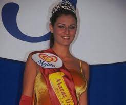 Pınar altuğ kimdir, pınar altuğ atacan, 2 eylül 1973 tarihinde i̇stanbul'da doğmuştur. Dunden Bugune Miss Turkey Guzelleri