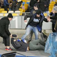 In der sommerpause 2007 kündigte streit seinen sofortigen wechsel zum fc schalke 04 an. Erneut Feyenoord Krawalle Schlagerei In Kiew Fussball