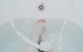 how to clean your bathtub no matter