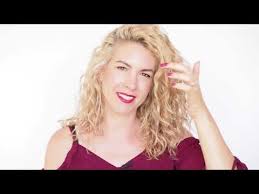 Men with wavy hair or curly hair have a great texture that gets accentuated with the cowlick cut. How To Style The Front Of Curly Hair Tips And Curly Hair Tutorials Best Female Tips