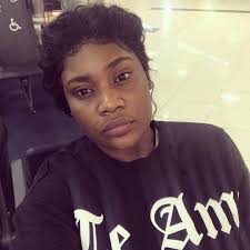 Pou tout moun ki nan konkou a poukisa se Rutshelle menm nou gen pwoblèm ak  li ? Èske Rutshelle pa yon pèsonalite piblik? Se pa yon favè nou fè atis la  lè