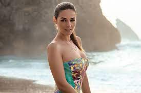 Her birthday, what she did before fame, her family life, fun trivia facts, popularity rankings, and more. Helena Coelho Invejavel Aos 33 Anos A Ferver Vidas