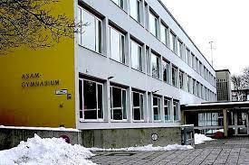 Obergiesing · Asam-Gymnasium im schlechten Zustand - Bezirksausschuss  stellt viele Mängel bei Ortsbesichtigung fest
