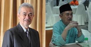 Mahatir is a very a courageous,bold and brave man having guts enough to challenge the americans and israelis. Berita Palsu Pegawai Khas Tun Abdullah Ahmad Badawi Buat Laporan Polis