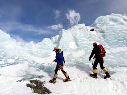 Tapi yakin ingin mendaki gunung everest? Dua Pendaki Utm Takluk Puncak Gunung Everest