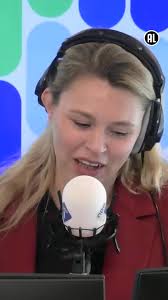 Met zinnen als 'Zelfs voor doorgewinterde kampeerders is het warempel geen  pretje, om steeds te moeten poepen op een chemisch toiletje' is NOS  Journaal Gerri Eickhof een cultheld volgens Taalteam-man Jan Beuving