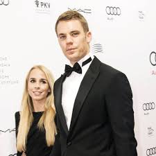 Ask anything you want to learn about frau neuer ✨ by getting answers on askfm. Manuel Neuer Freundin Nina Weiss Ist Keine Typische Spielerfrau