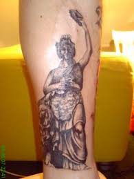 Both times i went with his recommendations. Diana Tattoos Schwarz Weiss Unterschenkel Tattoos Von Tattoo Bewertung De
