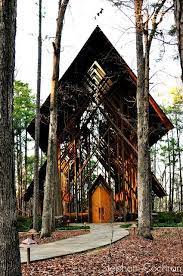 5 Popular Types Of Wedding Chapels For A Romantic Relaxed Big Day Elegantweddinginvites Com Blog In 2021 Chapel In The Woods Glass Chapel Anthony Chapel