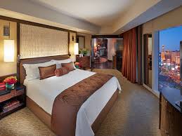 All are located on the top three floors of the venetian tower. Panorama Strip View One Bedroom Suite 1 King Magellan Luxury Hotels