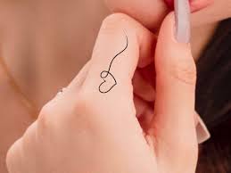 Heart Finger Temporary Tattoo  tatuaggio a cuore piccolo  cuore piccolo   tatuaggio amicizia damore - Etsy Italia