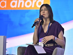 O hacemos el ajuste o nos lo hacen”: las advertencias del panel de expertos  económicos en Asofondos