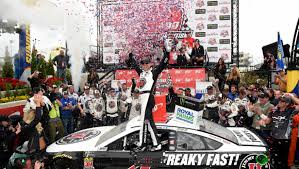 Driver chase elliott (9), left, leads as drivers take the green flag during the nascar cup series auto race, monday, may 6, 2019, at dover international. Nascar Has An Image Problem So Dover Turns To Eagles For Support