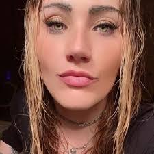 Christine Drewry's Instagram, Twitter & Facebook