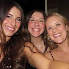 Anyone else still going through their pics from May? I don't even know what  month it is anymore (but i know I'm having lots of fun ☺️)