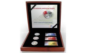 Netherlands to take big step in relaxing measures: Niederlande 5 Euro 2014 Die Niederlandische Bank Farbiger Satz Eurocoinhouse