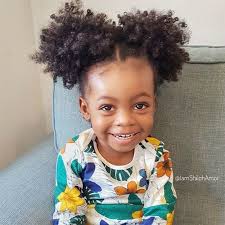 The natural curls are celebrated in the above curly haircut for boys, and it is stacked neatly exuding a cool and stylish about itself. Afro Puffs Frisuren Fur Naturlich Lockige Staubige Kinder Curly Kids Afro Hair Girl Afro Hairstyles For Kids