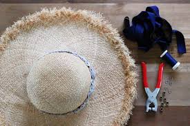 Did i mention i'm heading to hawaii for a little birthday celebration/ vacation? Diy Fringed Raffia Hat With Lola Hats Honestly Wtf