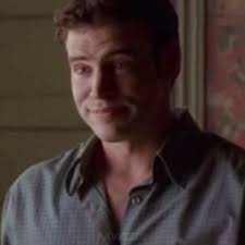 Felicity and Noel First Kiss