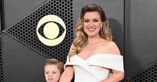 Slim Kelly Clarkson Treated Herself To McDonald's After Grammys Night