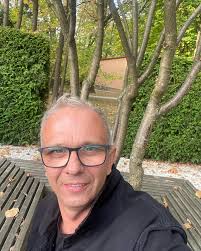 Очень удобный и вместительный диван для наших друзей . Размер 2900/1100/700  Раскладной,с ящиком для хранения с вентиляцией . Ткань Велюр TEDDI 100000  циклов . Основание массив ,фанера,ППУ ,подушки -6 камер с наполнением