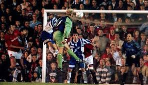 Former goalkeeper peter schmeichel's son kasper was on the pitch and consoled christian eriksen's partner. Peter Schmeichel Moglicherweise Das Zweitbeste Torhuter In Der Geschichte Des Fussballs