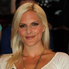 While none of the members were regarded as having icy personalities, sandy was chosen to represent ice due to her light hair color and to symbolize that ice can also melt. Ex No Angel Sandy Molling Schlupfrige Sex Szene Auf Der Buhne Brigitte De