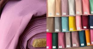 Yang terbanyak adalah jilbab dan gamis. Perbedaan Bahan Wollycrepe Dan Moscrepe Berbeda Lho Popmama Com