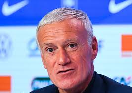 Trois gardiens de but, neuf défenseurs, six milieux de terrain et huit attaquants composent le groupe dévoilé par le sélectionneur national. Equipe De France La Liste Pour L Euro Devoilee Le 18 Mai Avec Des Nouveautes Au Programme Foot11 Com