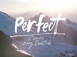 verse 1, encontré un amor para mí, cariño, sumérgete y déjate guiar por mí, bueno, encontré una chica, bella y dulce 'perfect' se estrenó el 3 de marzo de 2017. Perfect Ed Sheeran Letra E Traducao