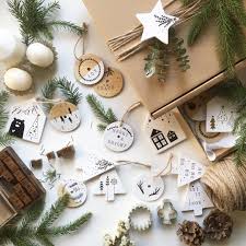 If you love christmas decorating, prepare yourself to be amazed this year. High Effective Low Cost Budget Decorating Ideas For Christmas Christmas Decorations Christmas Crafts Chris Creative Christmas Christmas Gifts Christmas Wishes