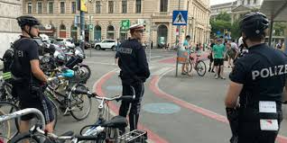 Unsere kostenlosen berge wallpaper fotos bestechen durch ungewöhnliche motive und stimmungen. Hunderte Fahrrad Fahrer In Wien Angezeigt Ausdrucken Osterreich Oe24 At