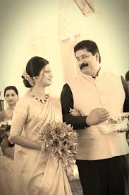 Kerala Christian Bride With Dad Awww Christian Bride Indian Wedding Photos Saree Wedding